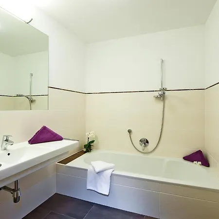 Anja * ניוסטיפט אים סטובאיטל