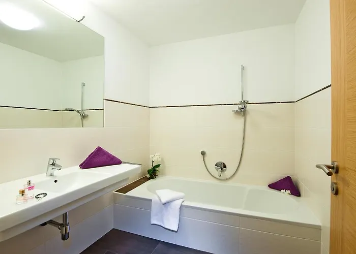 Anja * ノイシュティフト・イム・シュトゥーバイタール